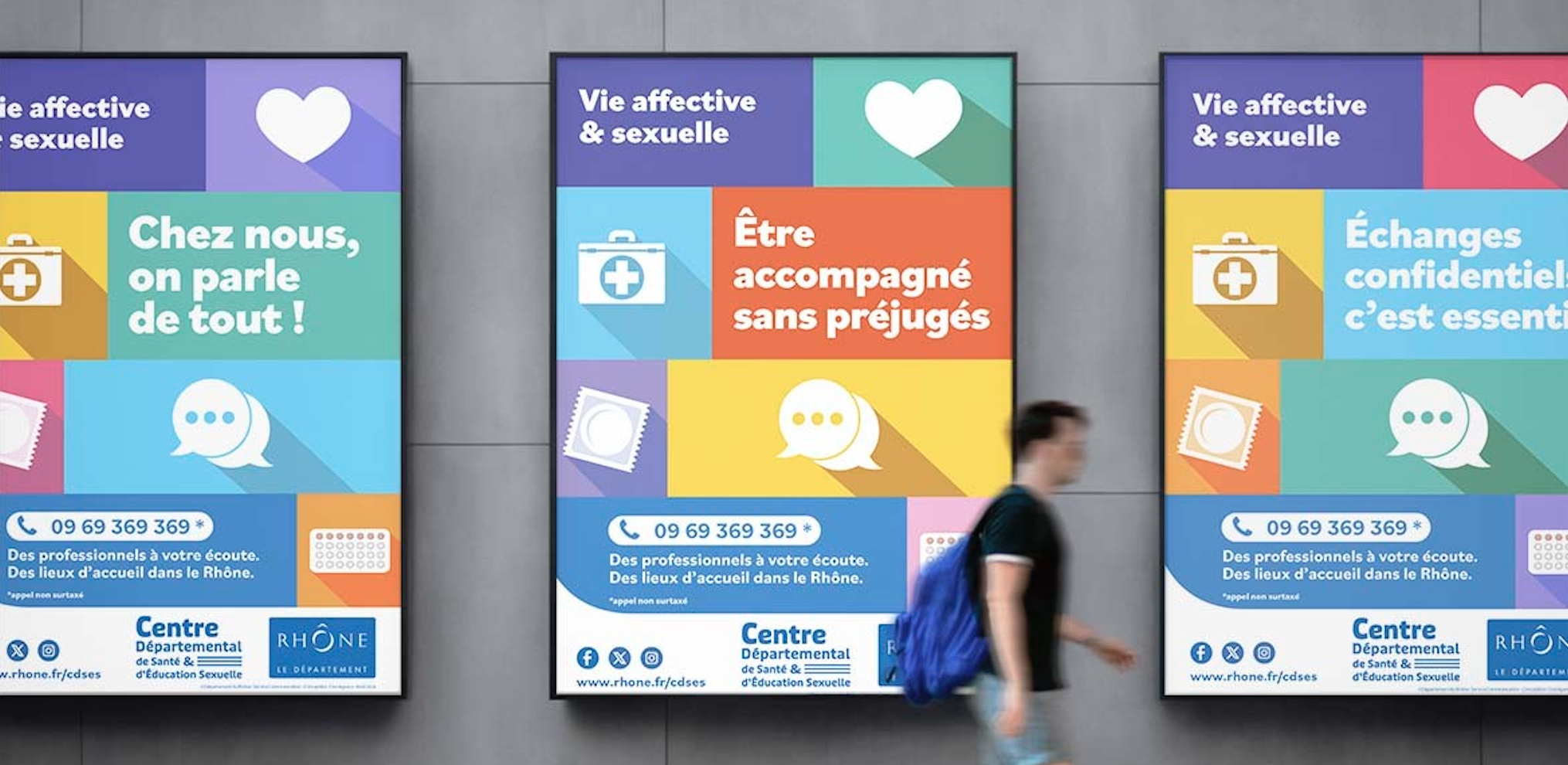 Série de quatre mockups d'affiches illustrant la campagne de communication CDSES dans une paysage urbain